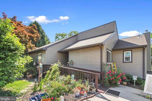 3244 Ridgeway Rd, Harrisburg, PA 17109-1021