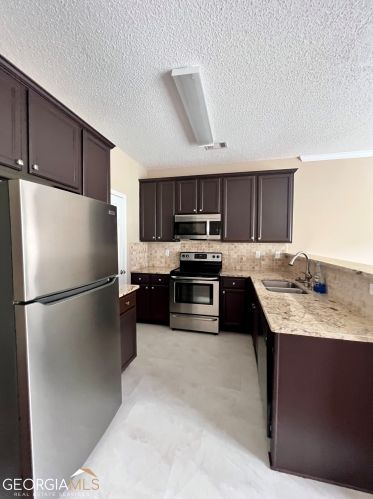 2594 Capella Cir, Atlanta GA  30331-3873 exterior