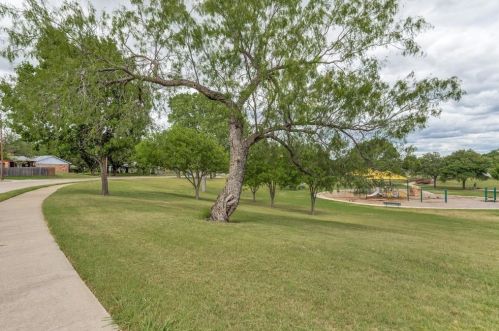 2049 Christie Ln, Carrollton TX 75007-3509 exterior