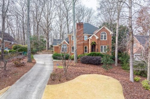 517 Haralson Dr, Lilburn, GA 30047-5379