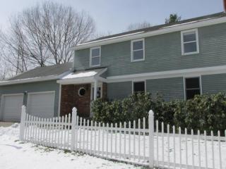 967 River Rd, Weare, NH 03281-5226