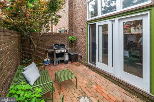 637 Lombard St, Philadelphia PA  19147-1416 exterior