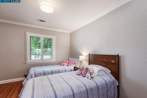 120 Collins Ct, Concord CA  94523-4107 exterior