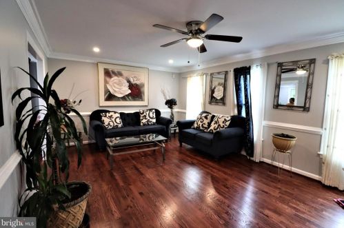 8005 Lake Pleasant Dr, Springfield VA  22153-3005 exterior