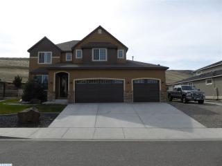 1615 51st Ave, Kennewick, WA 99337-4628