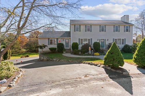 6 Country Rd, Warren, RI 02885-1040