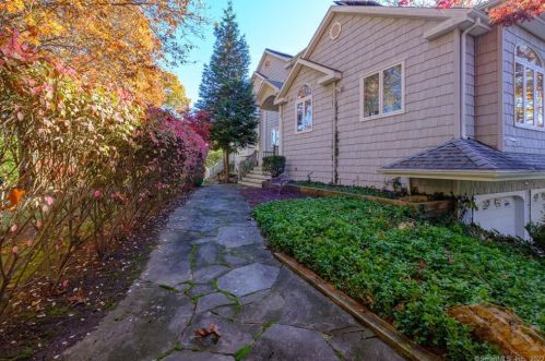 33 Laurel Ln, East Hampton, CT 06447-1120