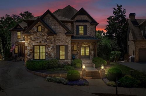 555 Glenmanor Ct, Atlanta GA  30328-4270 exterior