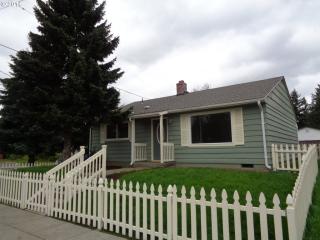 7237 Fessenden St, Portland OR  97203-1820 exterior