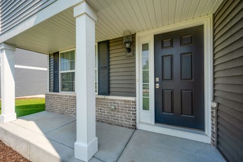 900 Heartland Park Ln, Antioch, IL 60002-6215