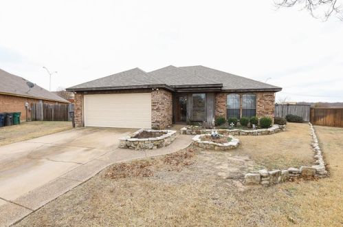 10217 Little Fox Ct, Fort Worth, TX 76108-4055