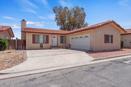 14318 Dover Dr, Mojave, CA 93501-2115