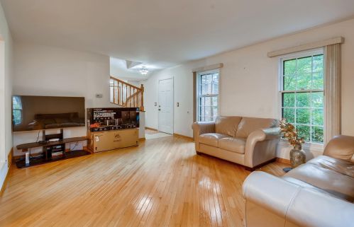 1029 Shambliss Ct, Buffalo Grove, IL 60089-1247