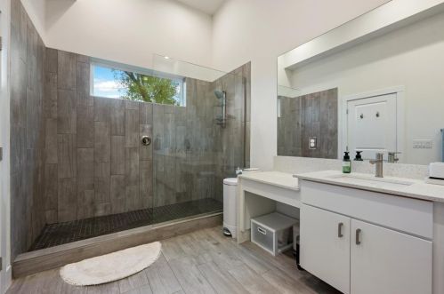5008 Baker St, Austin TX  78721-1511 exterior