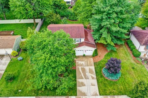 4147 Fox Hollow Dr, Cincinnati, OH 45241-2938