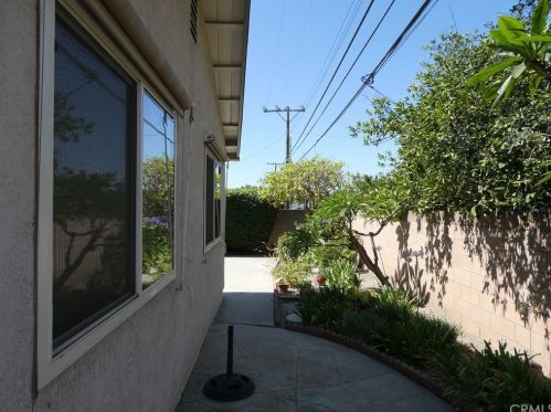 411 Nutwood St, Anaheim CA  92804-2633 exterior