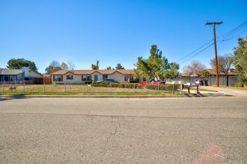 12446 15th St, Yucaipa, CA 92399-1734