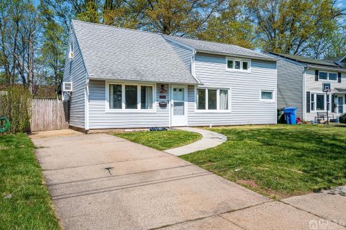 112 Homes Park Ave, Iselin, NJ 08830-2214