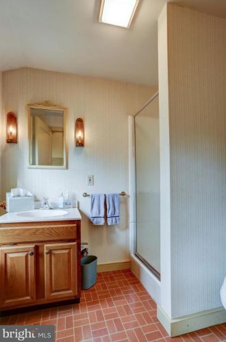 1321 Cheves Pl, Lancaster PA  17603-4943 exterior