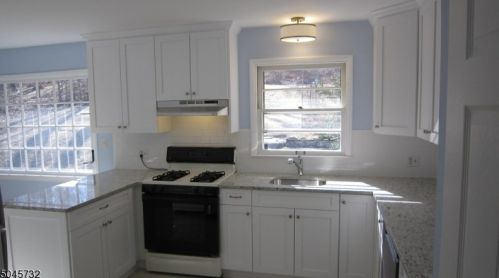 333 Meyersville Rd, Gillette NJ  07933-1209 exterior
