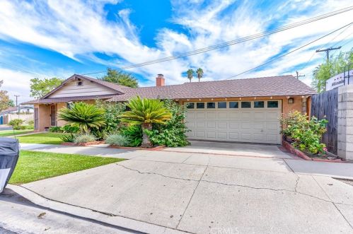 15956 Silvergrove Dr, Whittier, CA 90604-3747