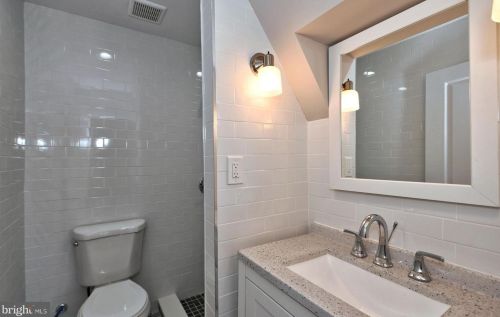 328 61 St, Philadelphia PA 19142-3402 exterior