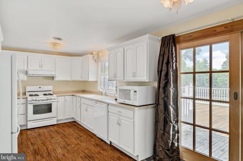 755 Longs Gap Rd, Carlisle PA 17013-8506 exterior