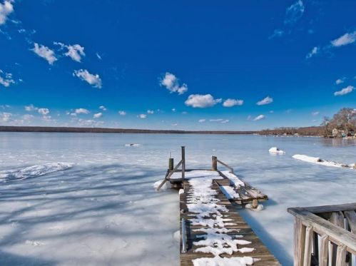 106 Forand Ln, Tiverton, RI 02878-3102