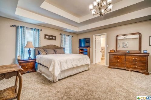 326 Wildrose Dr, Floresville, TX 78114-3014