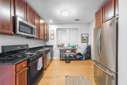 3400 Janssen Ave, Chicago, IL 60657-1274