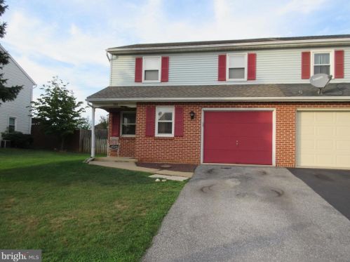 180 Linda Ter, Ephrata, PA 17522-2825