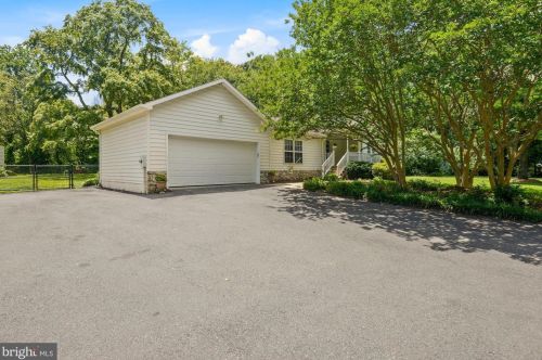 12419 Bennett Rd, Herndon, VA 20171-1602