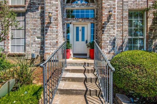 2304 Manchester Ct, Carrollton TX  75006-2637 exterior