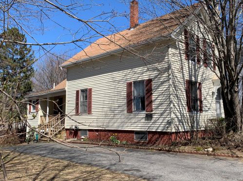 4 Free St, Lisbon, ME 04252-1805