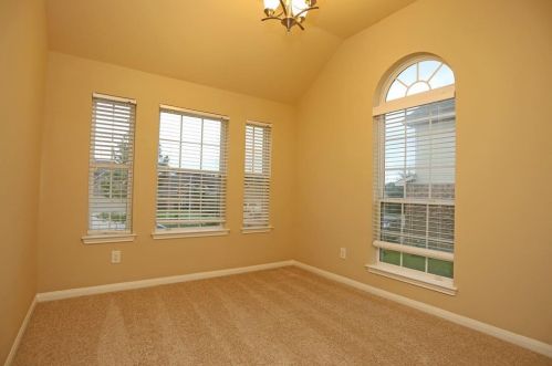 1040 Shadow Glenn Dr, Conroe, TX 77301-2255