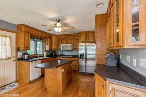 6789 Joanne Ave, Hillcrest, IL 61068-9363