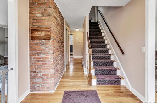 18 Gene Dr, Huntington, CT 06484-5733