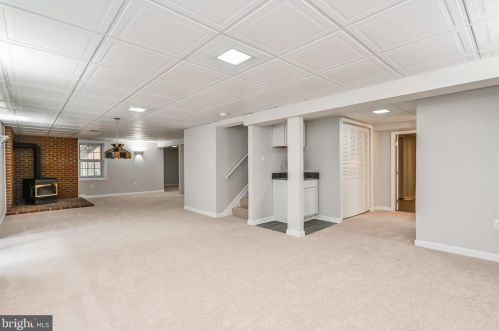 5074 Queens Wood Dr, Springfield VA  22015-1530 exterior