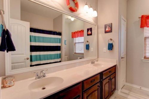 10065 Red Bluff Ln, Fort Worth TX  76177-7402 exterior