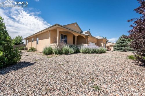 1262 Caida Del Sol Dr, Pueblo, CO 81007-2044