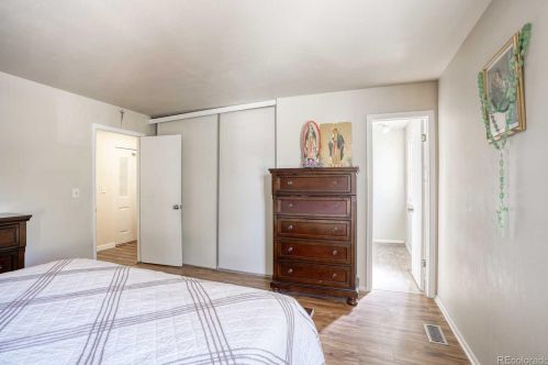 1060 Naples Way, Aurora CO 80017-3170 exterior