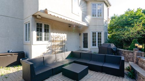 6919 Fieldstone Dr, Willowbrook IL  60527-5295 exterior