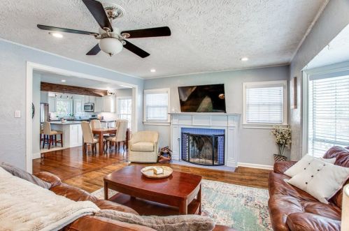 1405 Bluebonnet Dr, Fort Worth TX  76111-1407 exterior