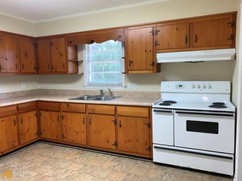 6 Ozmore St, Newnan GA  30263-1038 exterior