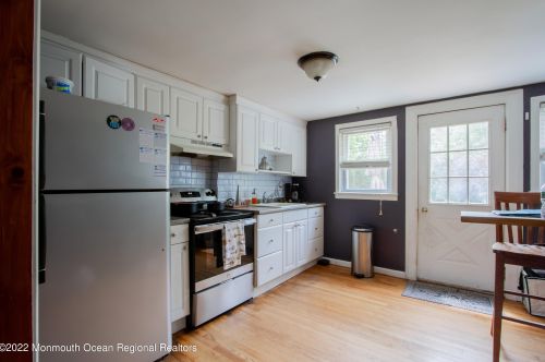 68 Pear St, Tinton Falls, NJ 07724-2621