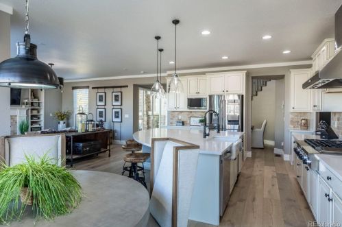 26525 Peakview Dr, Aurora CO 80016-6110 exterior