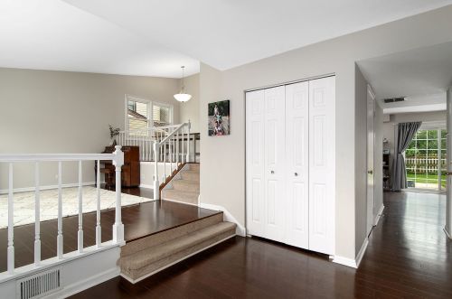 1310 Devonshire Rd, Buffalo Grove, IL 60089-1128