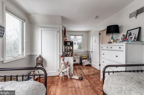 5 Queenston Pl, Princeton NJ  08540-3820 exterior