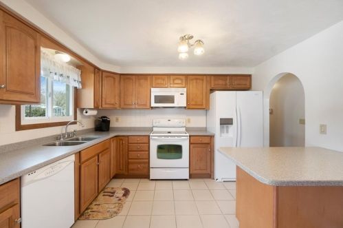 58 Pearl Ave, Providence, RI 02905-2640