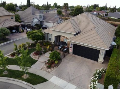1721 Magic Ln, Lodi, CA 95242-3928